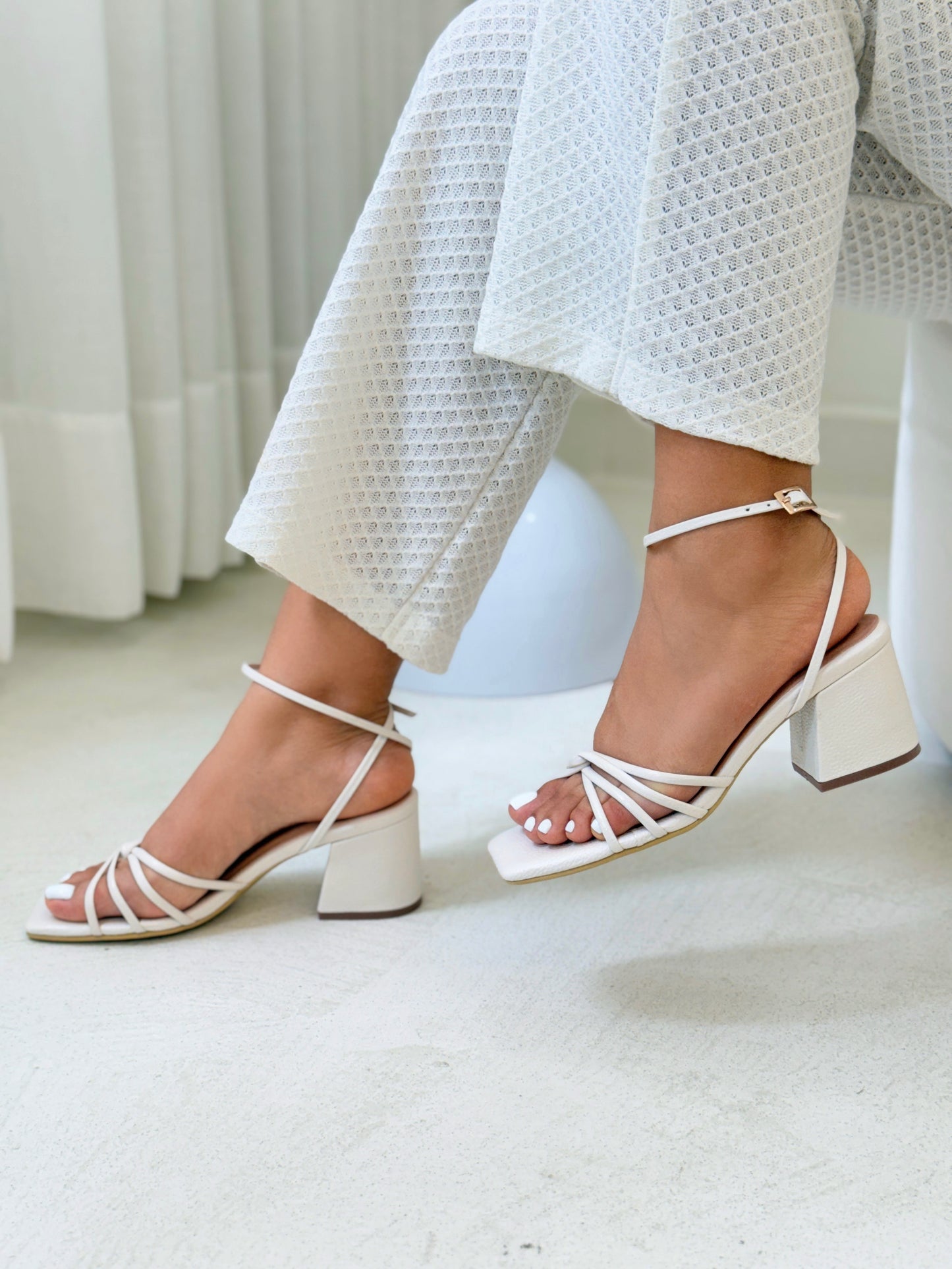 TACON CUERO NORA BLANCO 5.5
