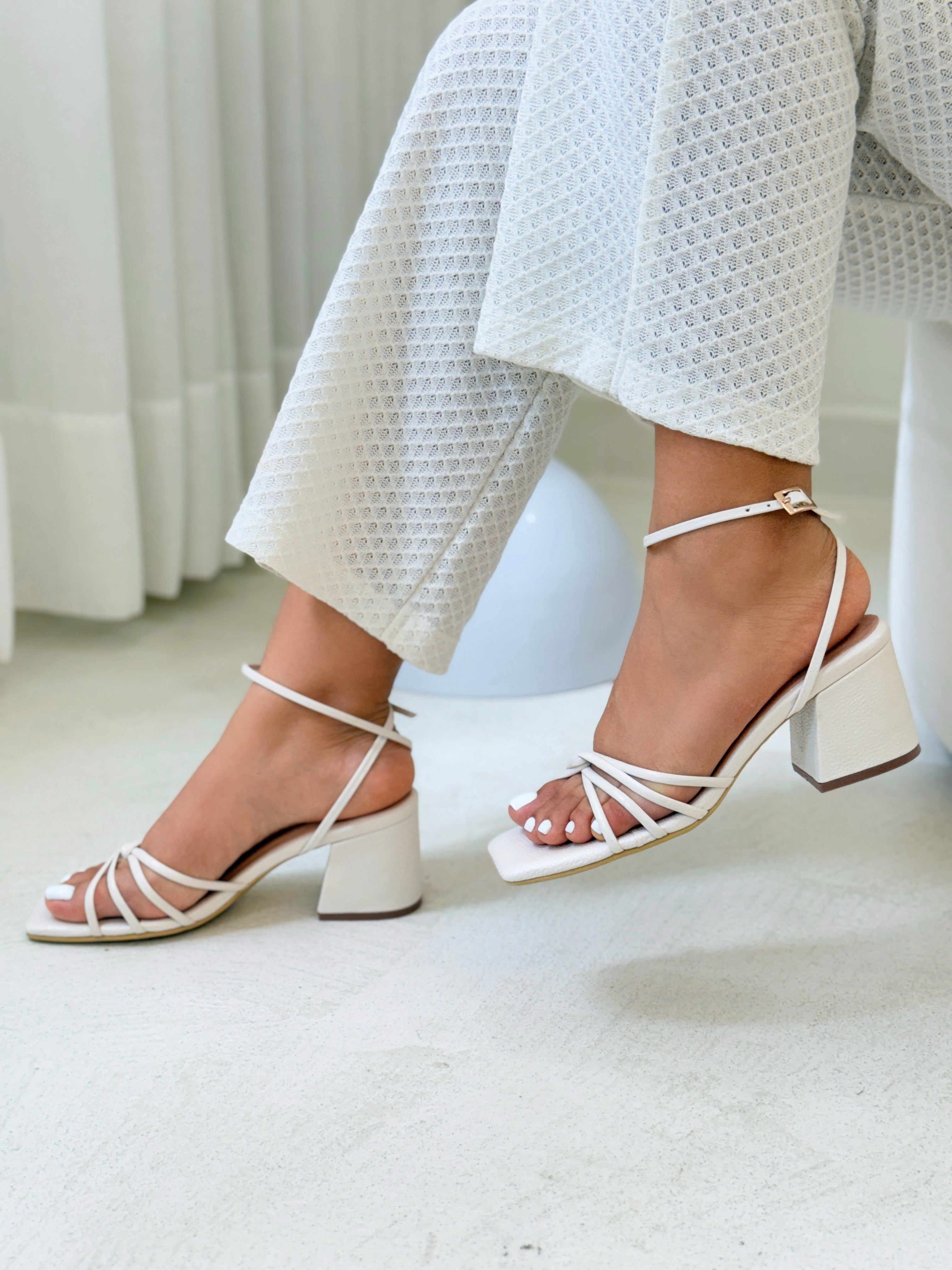 TACON CUERO NORA BLANCO 5.5