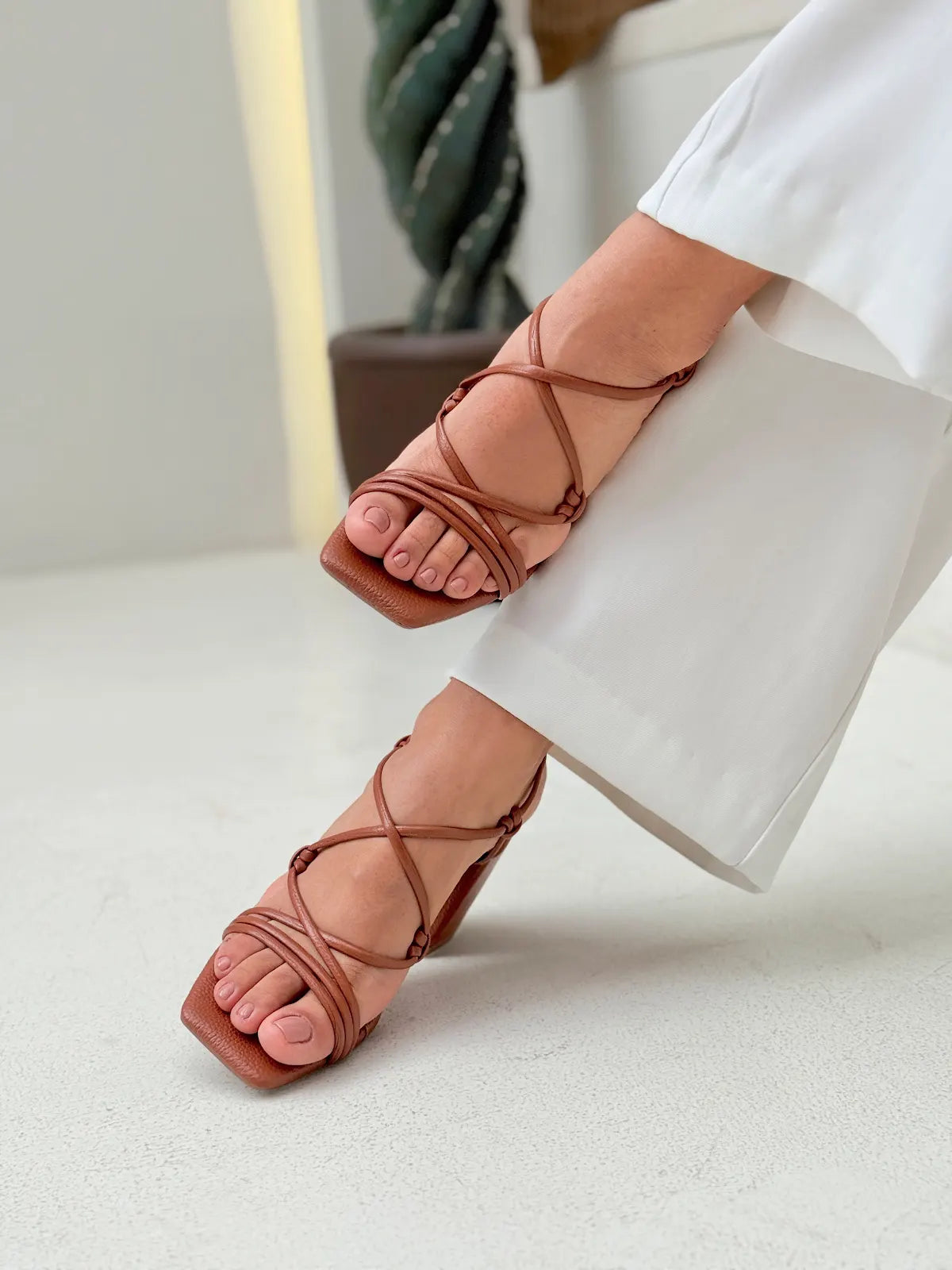 TACON CUERO ASTRID MIEL 7.5